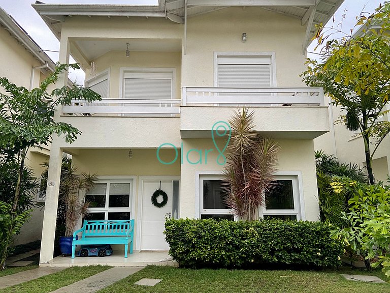 Casa de condomínio a 50m da praia com 4 suítes e piscina pri