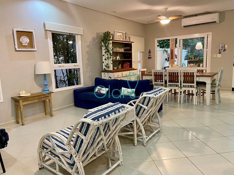 Casa de condomínio a 50m da praia com 4 suítes e piscina pri