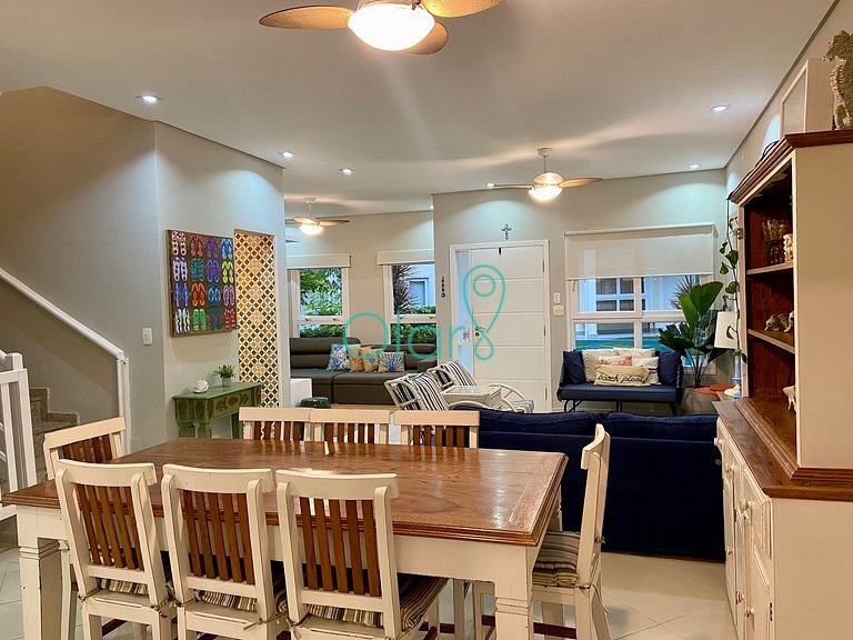 Casa de condomínio a 50m da praia com 4 suítes e piscina pri