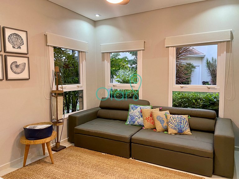 Casa de condomínio a 50m da praia com 4 suítes e piscina pri