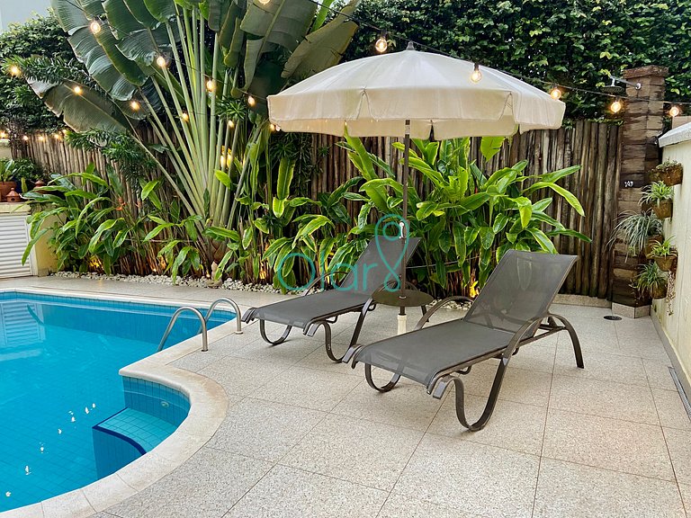 Casa de condomínio a 50m da praia com 4 suítes e piscina pri