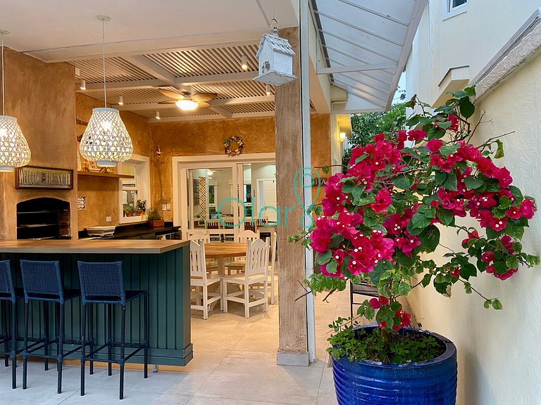 Casa de condomínio a 50m da praia com 4 suítes e piscina pri