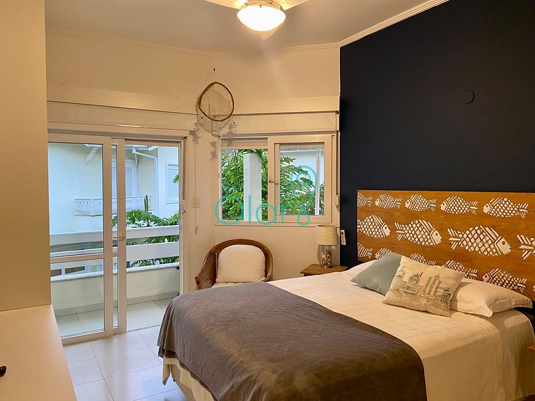 Casa de condomínio a 50m da praia com 4 suítes e piscina pri