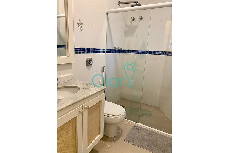 Casa de condomínio a 50m da praia com 4 suítes e piscina pri