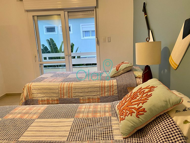 Casa de condomínio a 50m da praia com 4 suítes e piscina pri