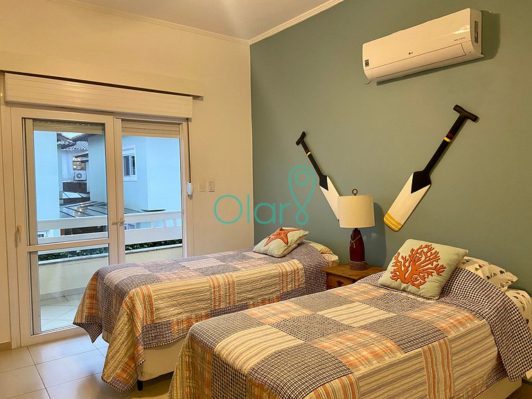 Casa de condomínio a 50m da praia com 4 suítes e piscina pri