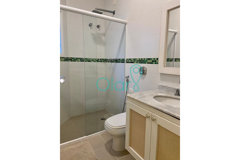 Casa de condomínio a 50m da praia com 4 suítes e piscina pri