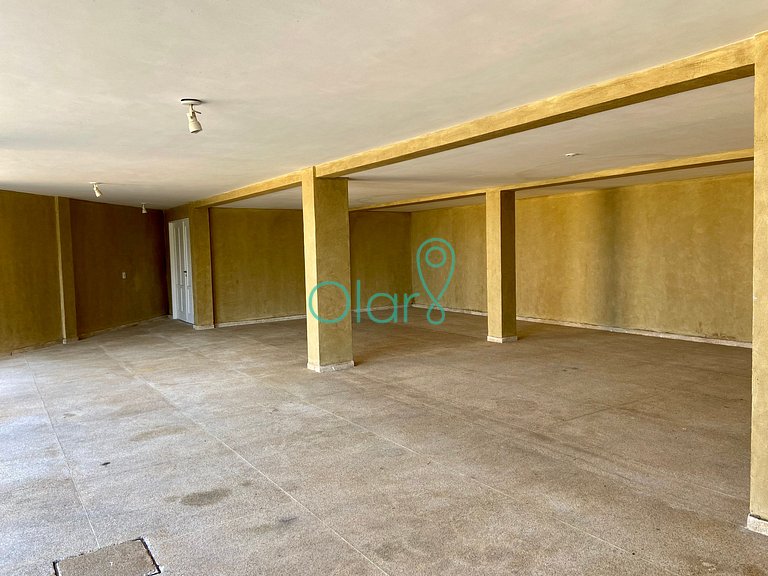 Casa Espaçosa com 5 Suítes em Condomínio com Lazer Completo
