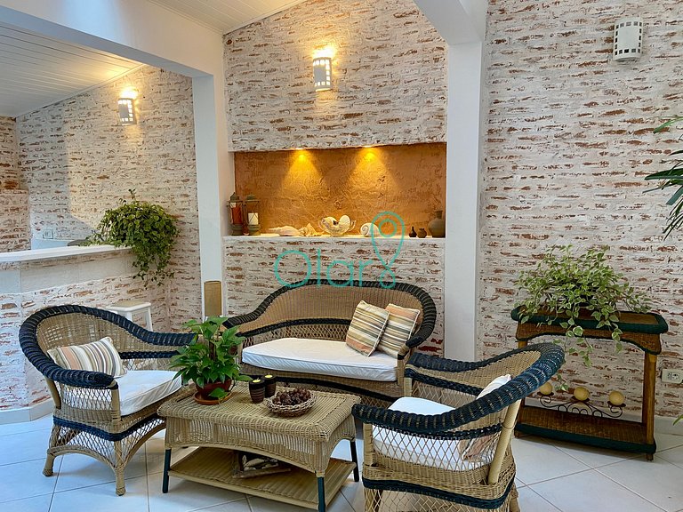 Casa Impecável com 4 suítes em Condomínio com Apoio Pé na Ar