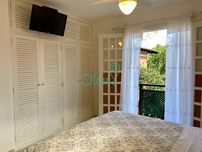 Casa Impecável com 4 suítes em Condomínio com Apoio Pé na Ar