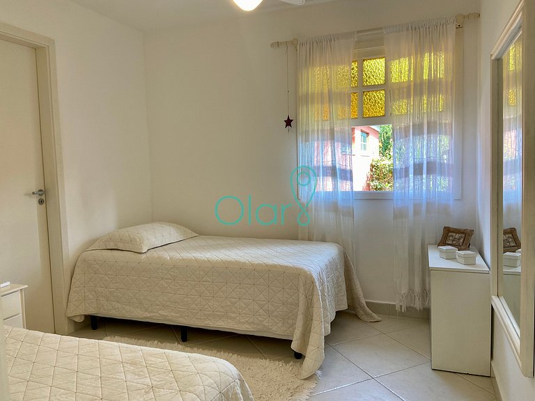 Casa Impecável com 4 suítes em Condomínio com Apoio Pé na Ar