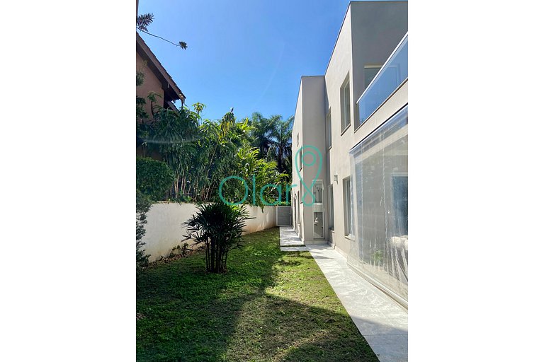 Casa Moderna na Baleia com 4 Suites e Piscina Privativa