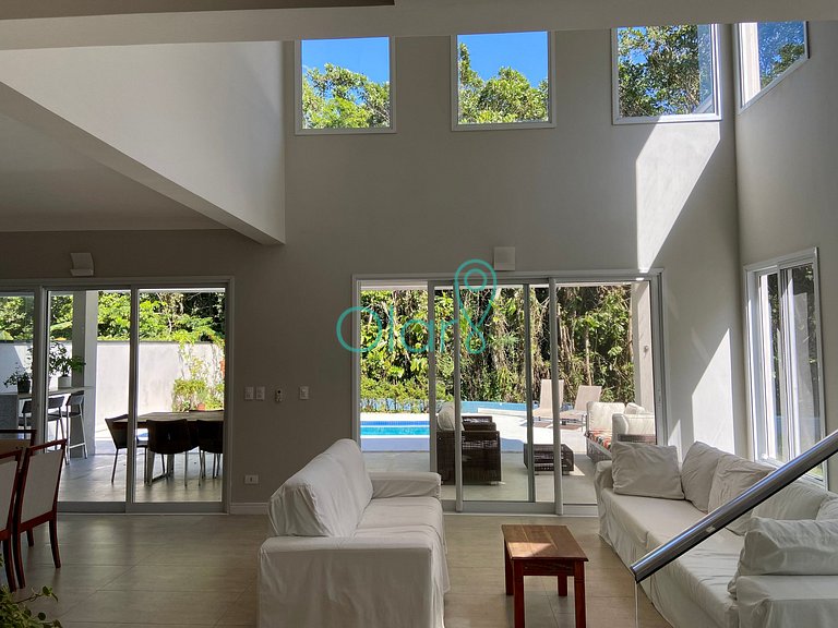 Casa Moderna na Baleia com 4 Suites e Piscina Privativa