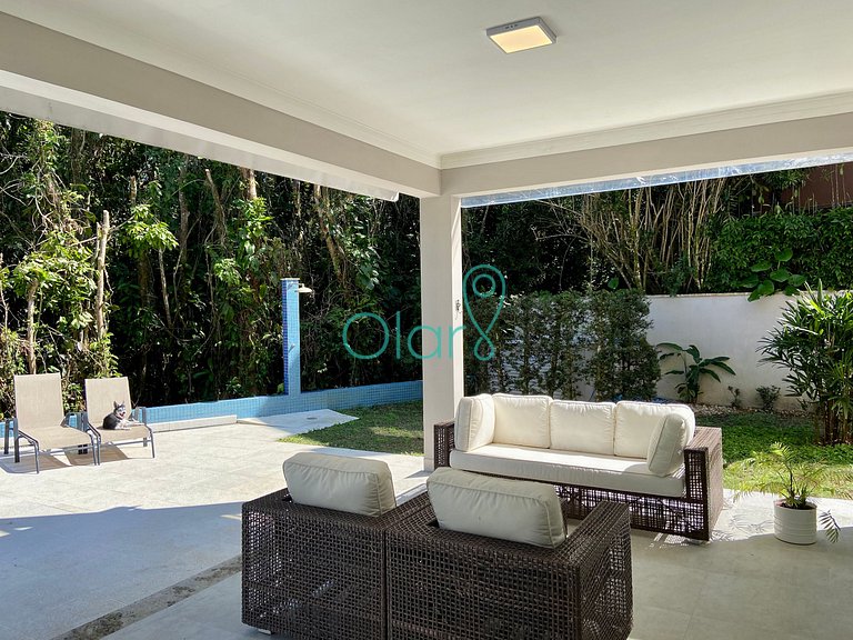 Casa Moderna na Baleia com 4 Suites e Piscina Privativa