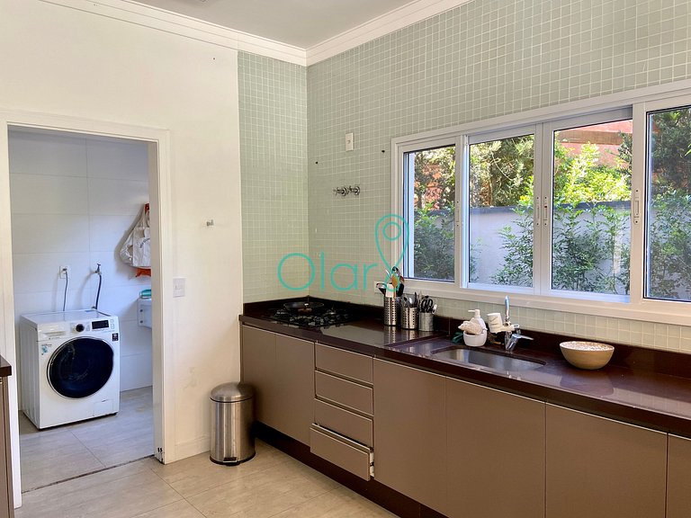 Casa Moderna na Baleia com 4 Suites e Piscina Privativa