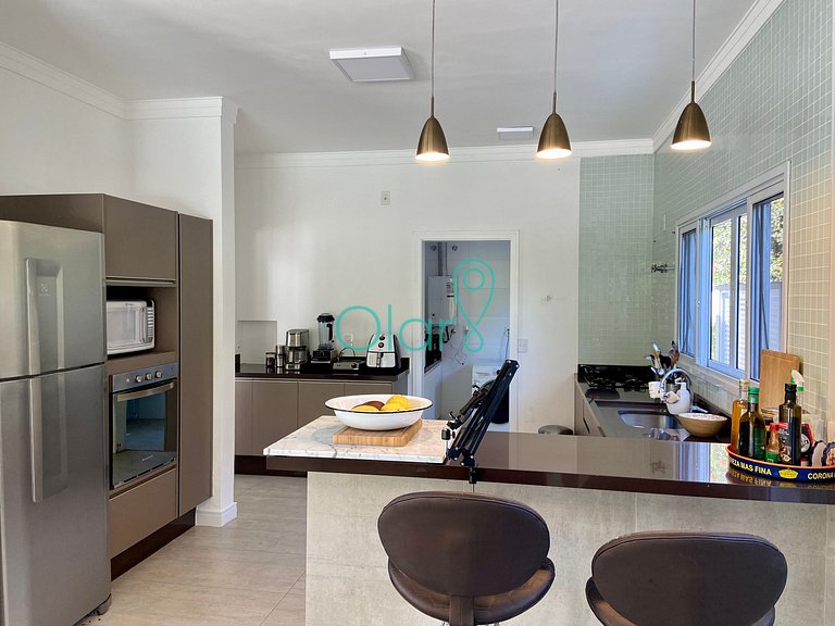 Casa Moderna na Baleia com 4 Suites e Piscina Privativa