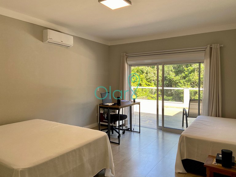Casa Moderna na Baleia com 4 Suites e Piscina Privativa