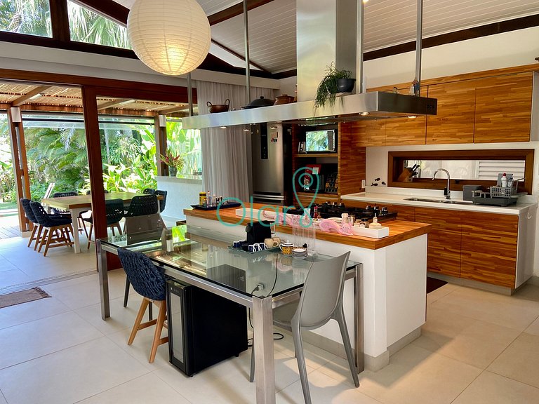 Casa fora de condomínio, pé na areia, para até 9 pessoas