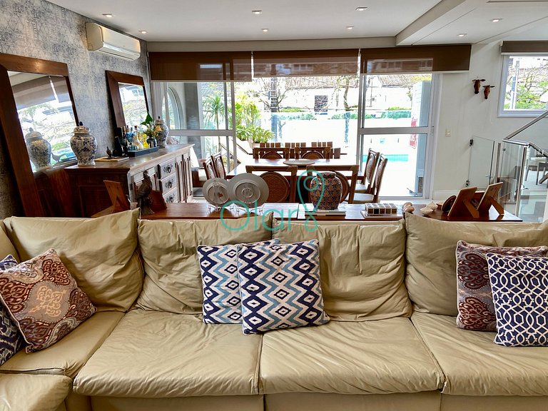 Casa Com Piscina Aquecida em Cond. Frente ao Mar