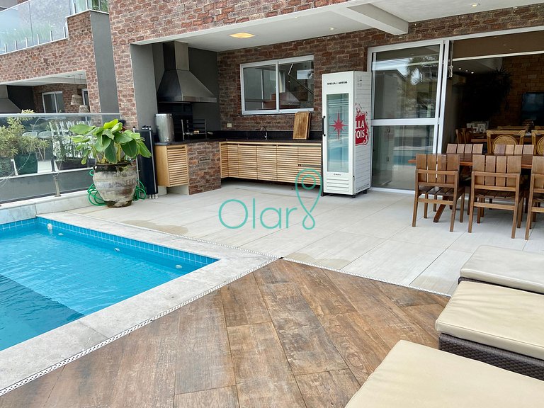 Casa Com Piscina Aquecida em Cond. Frente ao Mar