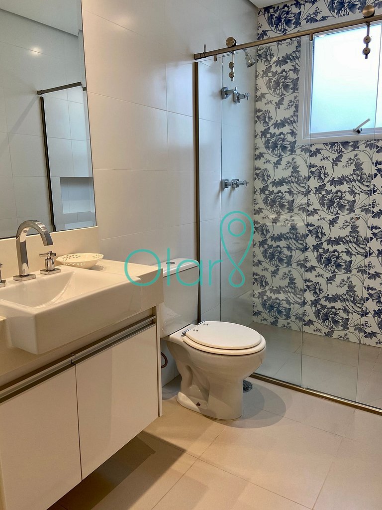 Casa Com Piscina Aquecida em Cond. Frente ao Mar
