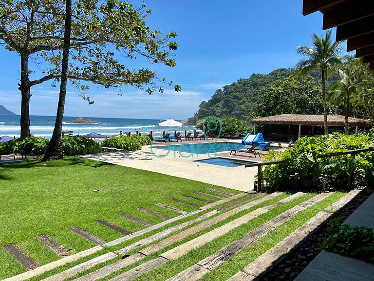 Casa em condomínio com 5 suítes, pé-na-areia, em Juquehy