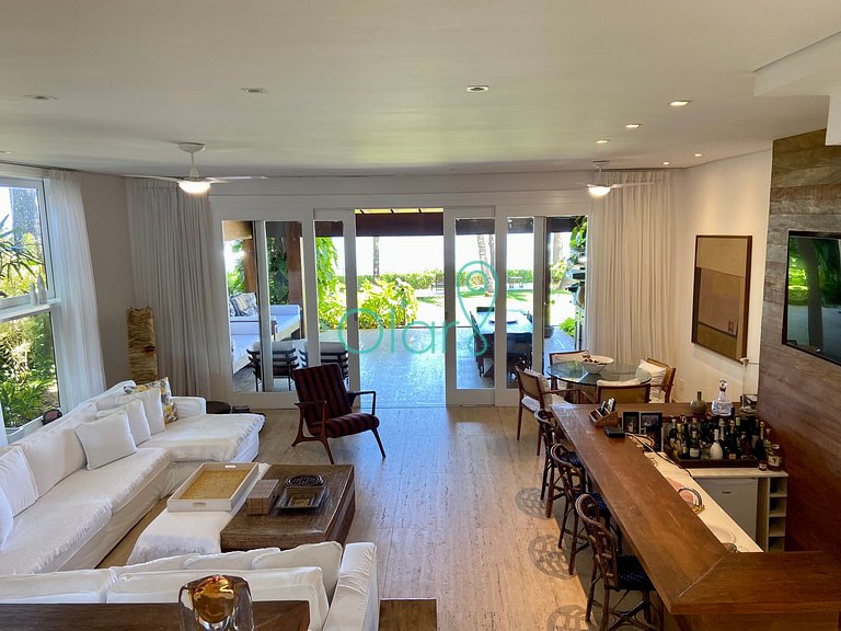 Casa em condomínio com 5 suítes, pé-na-areia, em Juquehy