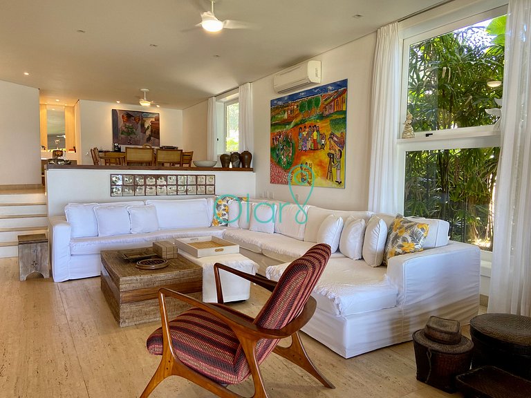 Casa em condomínio com 5 suítes, pé-na-areia, em Juquehy