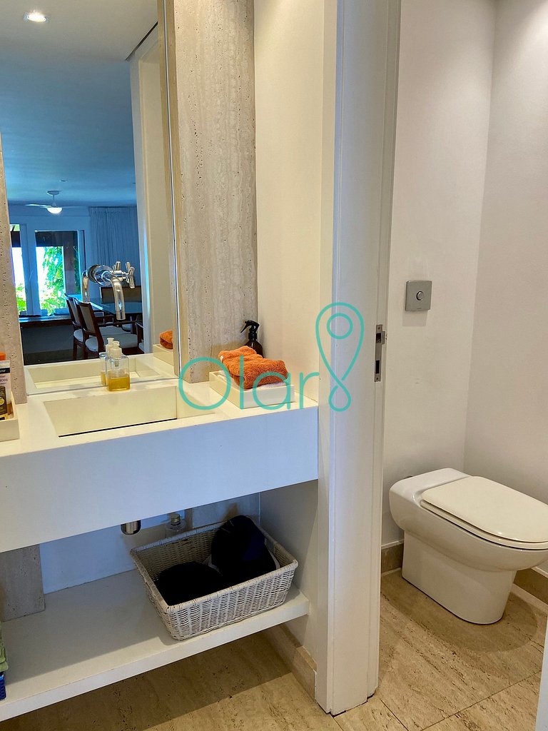 Casa em condomínio com 5 suítes, pé-na-areia, em Juquehy