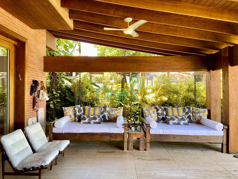 Casa em condomínio com 5 suítes, pé-na-areia, em Juquehy