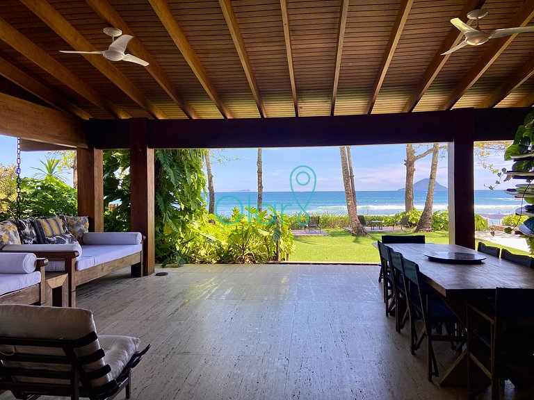 Casa em condomínio com 5 suítes, pé-na-areia, em Juquehy