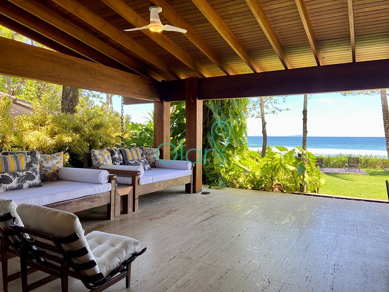 Casa em condomínio com 5 suítes, pé-na-areia, em Juquehy