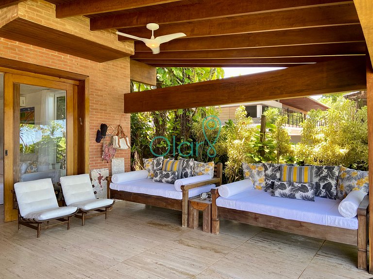 Casa em condomínio com 5 suítes, pé-na-areia, em Juquehy