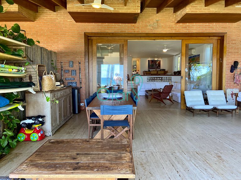 Casa em condomínio com 5 suítes, pé-na-areia, em Juquehy