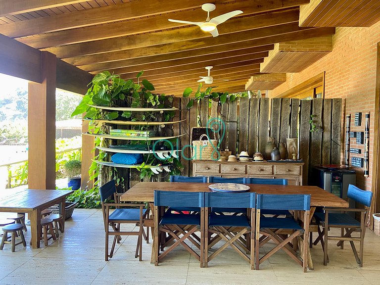 Casa em condomínio com 5 suítes, pé-na-areia, em Juquehy