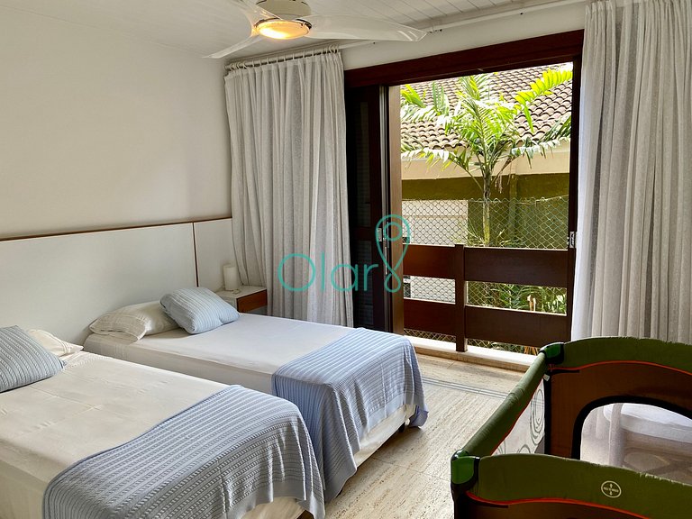 Casa em condomínio com 5 suítes, pé-na-areia, em Juquehy