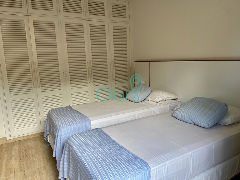 Casa em condomínio com 5 suítes, pé-na-areia, em Juquehy