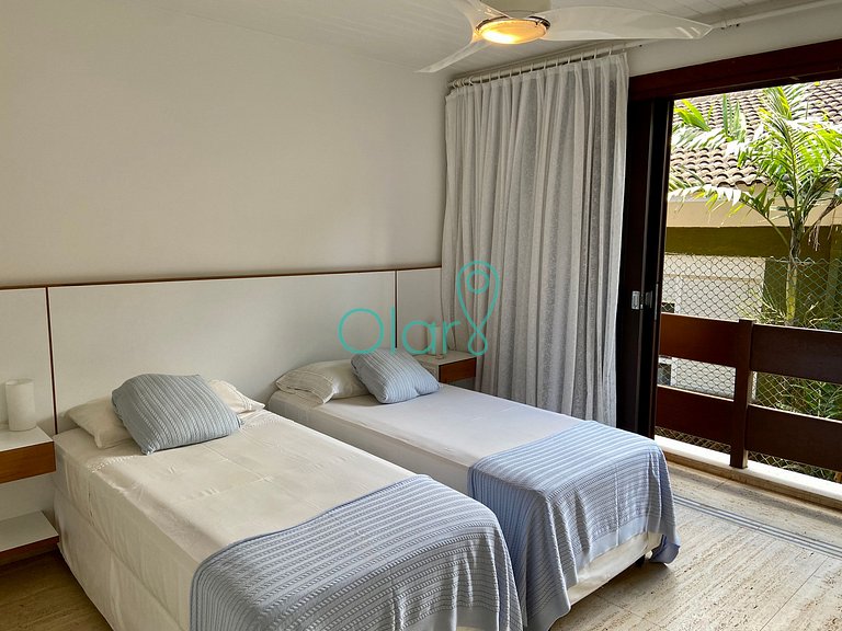 Casa em condomínio com 5 suítes, pé-na-areia, em Juquehy