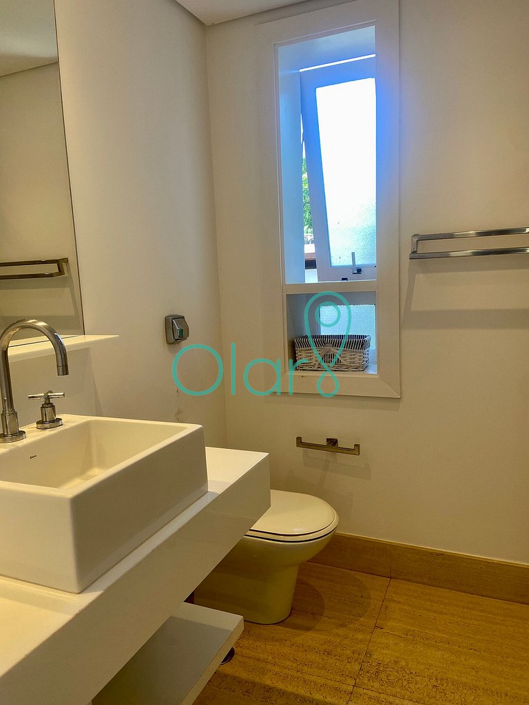 Casa em condomínio com 5 suítes, pé-na-areia, em Juquehy