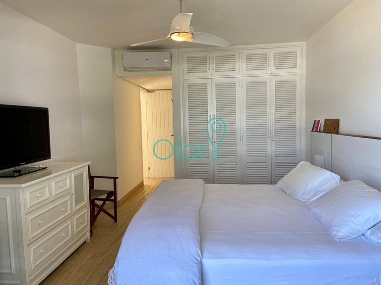 Casa em condomínio com 5 suítes, pé-na-areia, em Juquehy