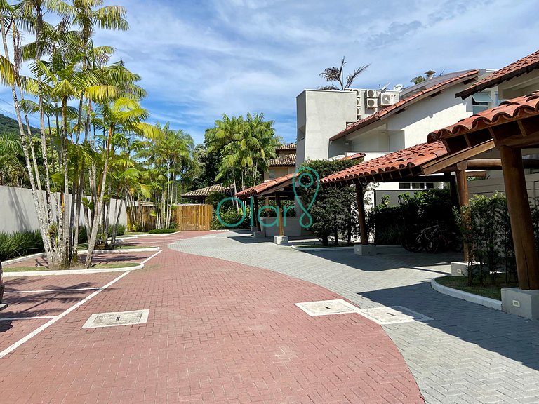 Casa Pé na Areia com 6 Suítes em Condomínio na Barra do Una