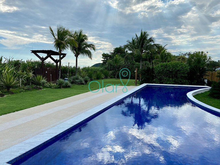 Casa Pé na Areia com 6 Suítes em Condomínio na Barra do Una