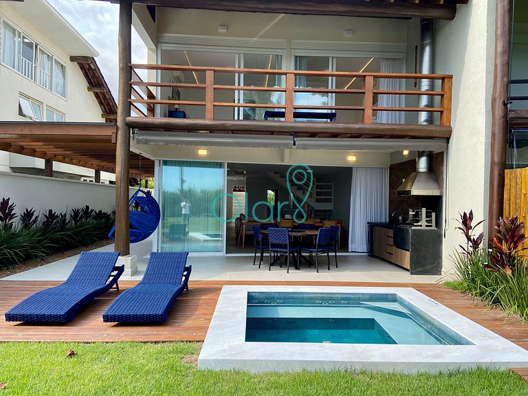 Casa Pé na Areia com 6 Suítes em Condomínio na Barra do Una
