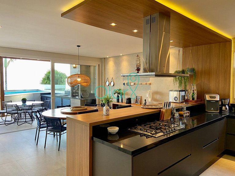 Casa em condomínio pé na areia, piscina privativa, com 4 suí