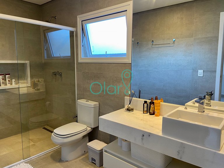 Casa em condomínio pé na areia, piscina privativa, com 4 suí