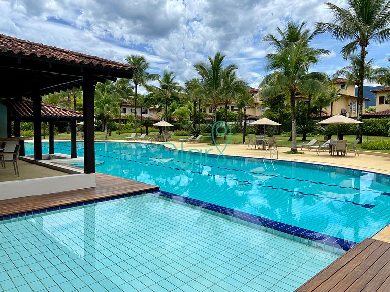 Casa em condomínio com 4 suítes na Praia da Baleia