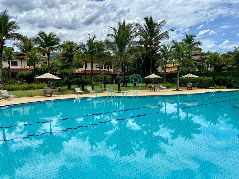 Casa de Condomínio Impecável de Frente para a Praia da Balei