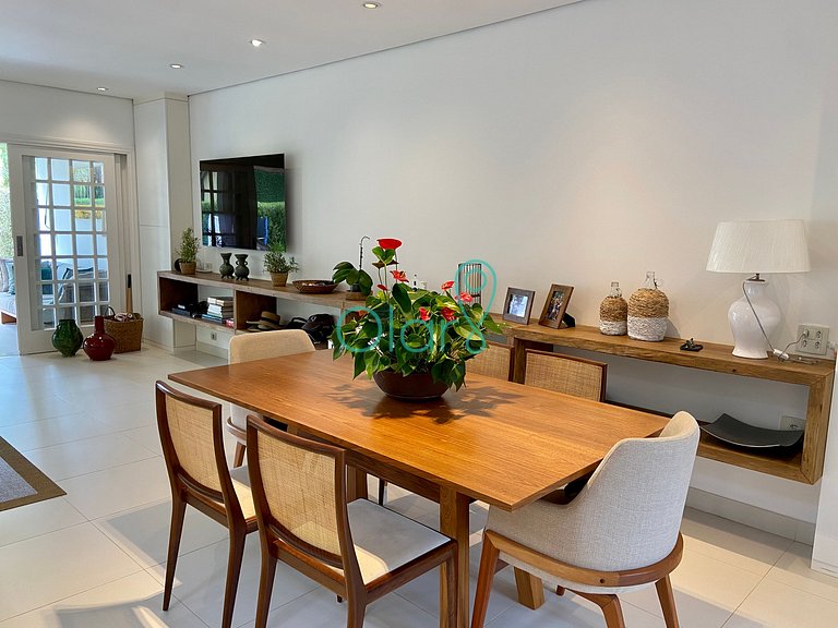 Casa em condomínio com 4 suítes na Praia da Baleia