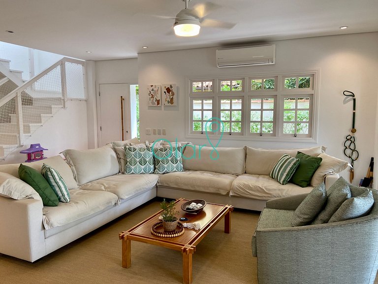 Casa em condomínio com 4 suítes na Praia da Baleia