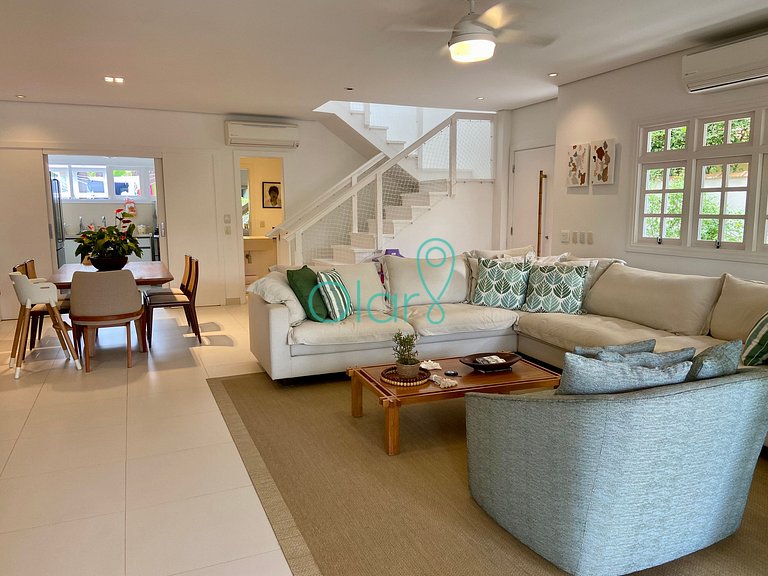 Casa em condomínio com 4 suítes na Praia da Baleia